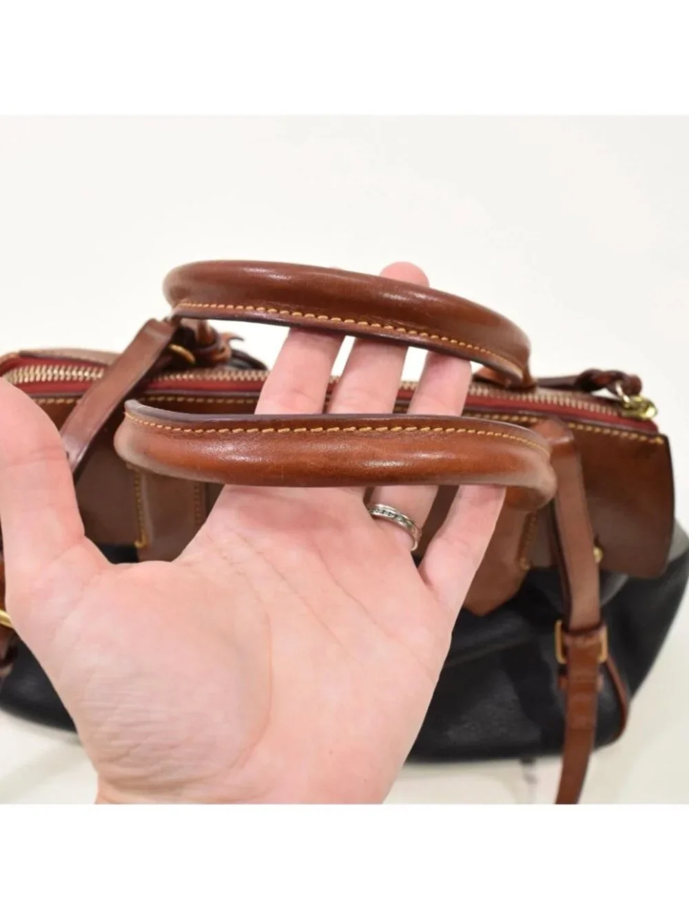 ❌SOLD❌Dooney & Bourke Vintage 90s Black Two-Tone Leather Bag - Picture 4 of 16